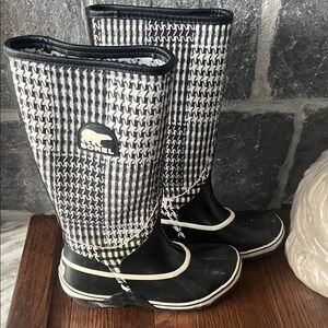 Sorel Houndstooth Black and White Rain Boots